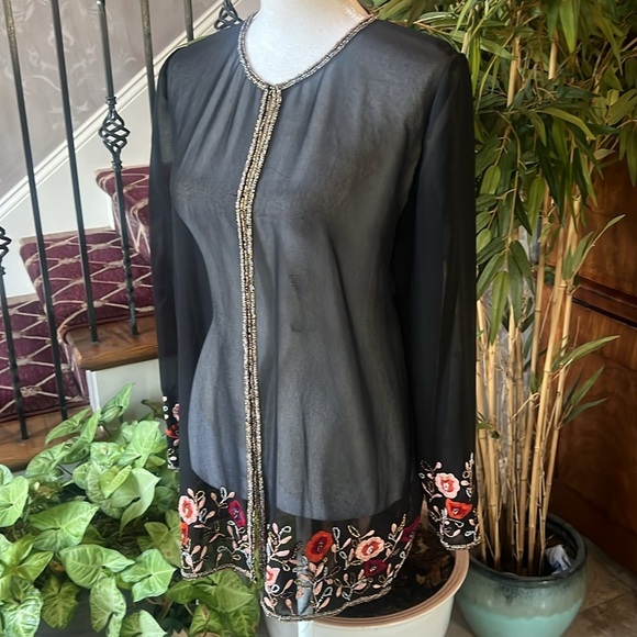 Sheer beaded crochet ladies top vintage small/medium black with floral crochet - Picture 16 of 16